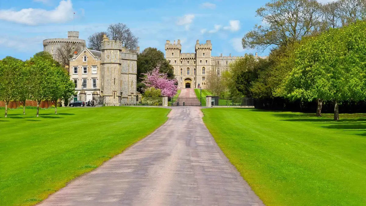 Four stops with the Roman Baths on a Stonehenge tour from London, Wiltshire, England