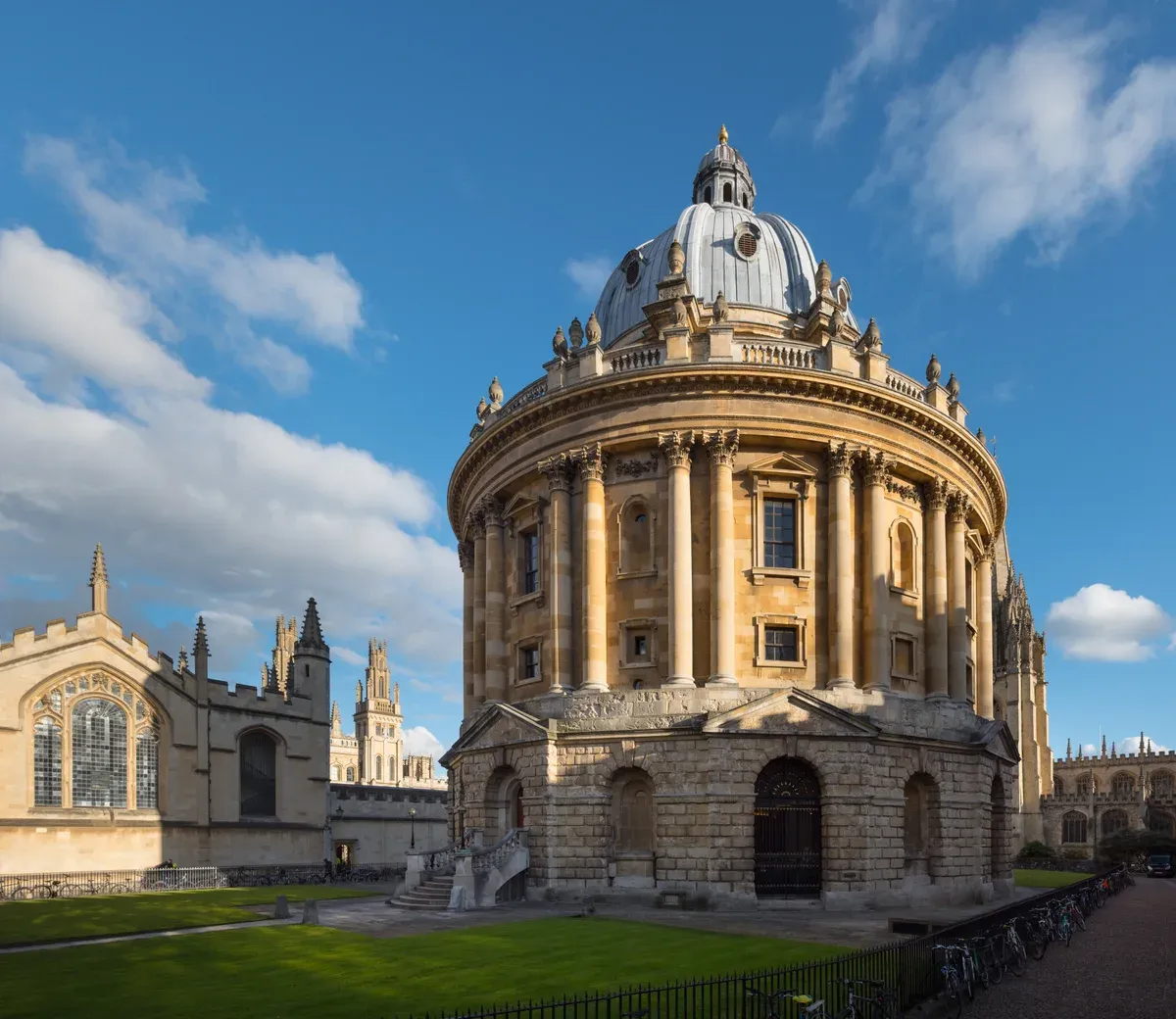 The Radcliffe Camera in Oxford, on the Stonehenge and Oxford tour from London